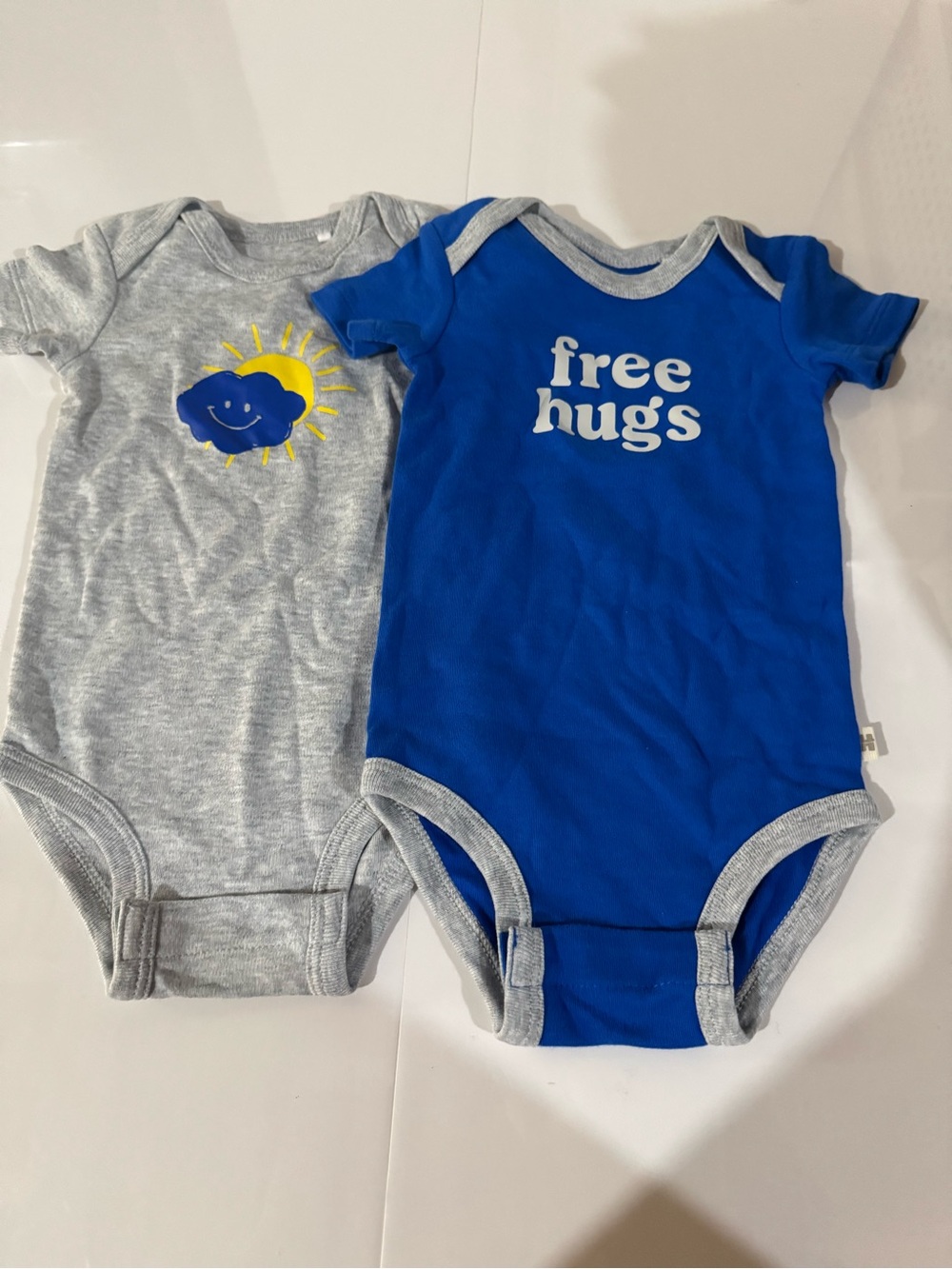 Free Hugs & Sunny Graphic Baby Bodysuit Set - Blue and Gray